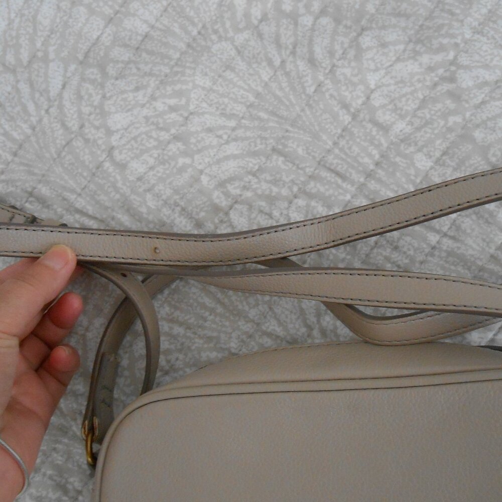 Fossil Taupe Color Neutral Leather Crossbody Bag read details. - Picture 7 of 15